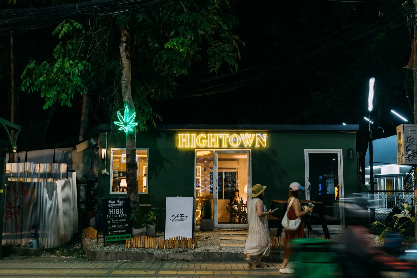 เมย่า — บรรยากาศภายในร้าน 2